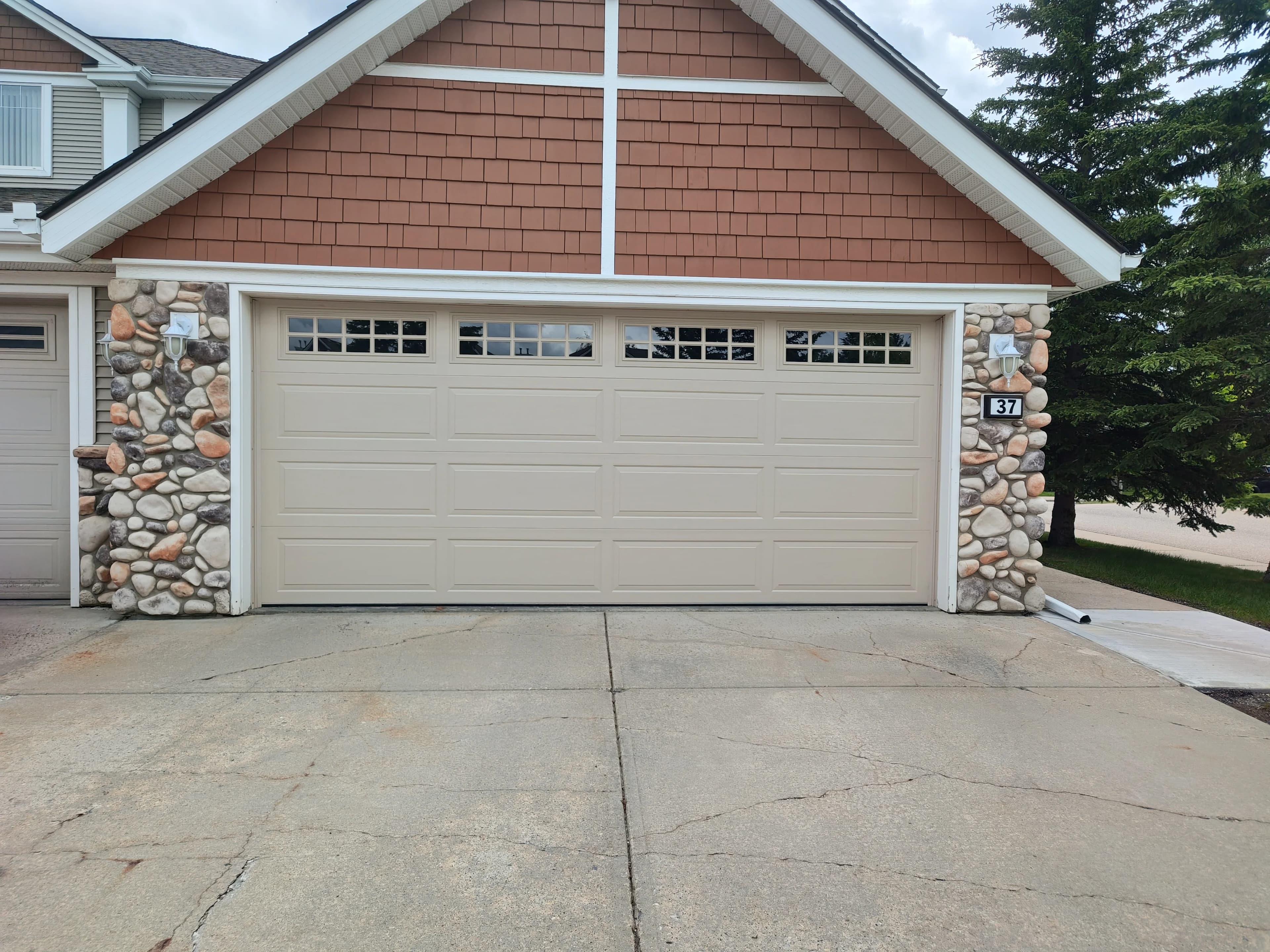 Discovery Ridge SW Garage Doors Replacement 3