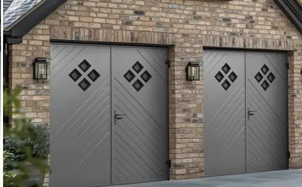 Diamond pattern Ryterna side-hinged garage door