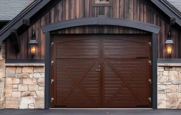 Retro carriage-style Ryterna side-hinged garage door
